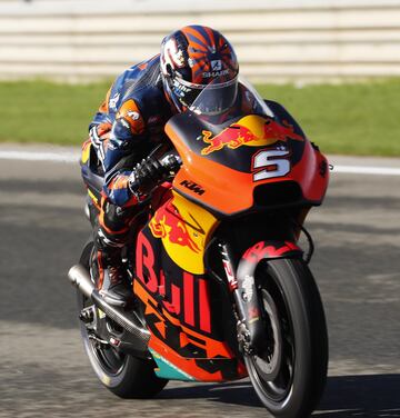 Johan Zarco fue foco de los periodistas en el dís de los test debido a su debut con KTM. 