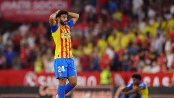 SEVILLE, SPAIN - OCTOBER 18: Eray Comert of Valencia CF looks dejected following their side's draw in the LaLiga Santander match between Sevilla FC and Valencia CF at Estadio Ramon Sanchez Pizjuan on October 18, 2022 in Seville, Spain. (Photo by Fran Santiago/Getty Images)