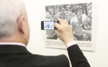 La exposición muestra la vinculación de San Lorenzo de El Escorial con el club rojiblanco a lo largo de la historia.