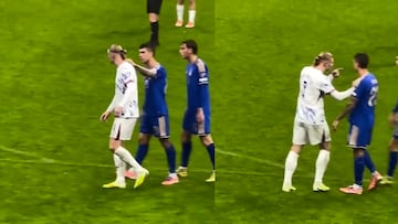 La reacción de Haaland cuando el jugador de Italia toca su cabello