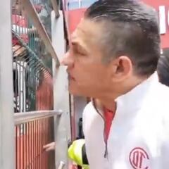 ‘Nacho’ Ambriz discute con aficionado tras el empate de Toluca vs Juárez