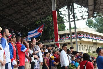 La fiesta del Cuba-USA en las gradas; amigos 69 años después