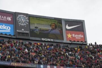 Minuto de silencio por Manel Vich, speaker en el Camp Nou.