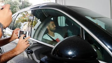 Jaume Costa a su entrada en las oficinas del Valencia. 