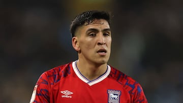 Los chilenos son protagonistas en el fútbol inglés: resultados en el primer día de 2026