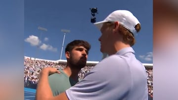 Alcaraz deja una escena memorable con Sinner tras su abandono: la frase que le dice es de quitarse el sombrero