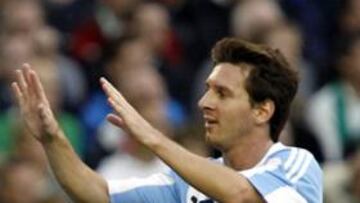 <b>CELEBRANDO EL GOL. </b>Di María, autor del tanto decisivo, recibe la felicitación de Messi en compañía de Higuaín.