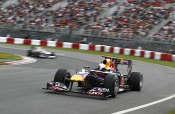 Triunfo de Hamilton en Canadá y liderato del Mundial para él. Los Red Bull sufrieron problemas de degradación (Webber) y en la caja de cambios (Vettel), lo que les hizo caer hasta la quinta y cuarta plaza, respectivamente. Button completó el segundo doblete de McLaren y Alonso cerró el podio. En la general pasan a dominar Hamilton (109) y Button (106). Webber cae al tercer puesto (103) y Alonso (94) y Vettel (90) mantienen sus posiciones.