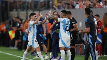 EAST RUTHERFORD, NEW JERSEY - JUNE 25: Lautaro Martinez of Argentina enters the pitch instead of Julian Alvarez of Argentina during the CONMEBOL Copa America 2024 match between Chile and Argentina at MetLife Stadium on June 25, 2024 in East Rutherford, New Jersey.   Rob Carr/Getty Images/AFP (Photo by Rob Carr / GETTY IMAGES NORTH AMERICA / Getty Images via AFP)