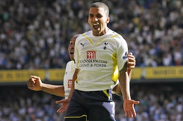 Coincidió con Palacios en el Tottenham en la temporada 2009-2010 y 2010 - 2011.