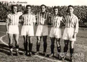 Campo "Les Corts", Barcelona 24-02-1935.-Delantera del Betis Balompié. De izquierda a derecha: SARO, ADOLFO, UNAMUNO, LECUE y José VARELA Nocera.