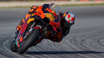 GRAFCAT1840. MONTMEL&Oacute; (BARCELONA), 25/09/2020.- El piloto espa&ntilde;ol de Red Bull KTM Pol Espargar&oacute; durante la primera sesi&oacute;n de entrenamientos libres del Gran Premio de Catalu&ntilde;a de Moto GP que se celebra en el circuito de B