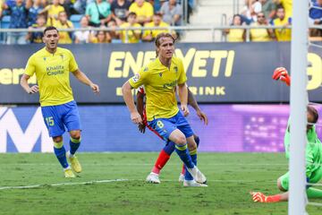 Alex Fernández celebra el 2-0 del Cádiz. 