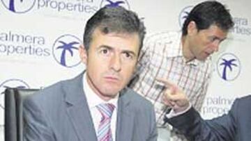 <b>PRESENTACIÓN. </b>Lucas Alcaraz se hace cargo del Murcia.