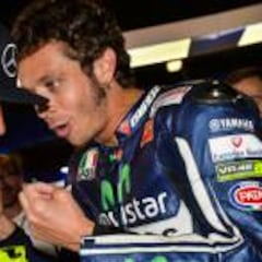 Mercedes permite a Hamilton que pruebe una MotoGP