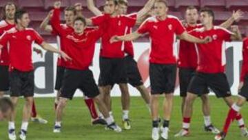 <b>PREPARADOS. </b>El Viktoria se ejercitó anoche en el Camp Nou esperando completar hoy una hazaña