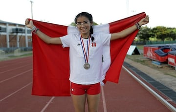 Chirinos fue elegida mejor atleta U18 del 2022 por la Federación Deportiva Peruana de Atletismo.