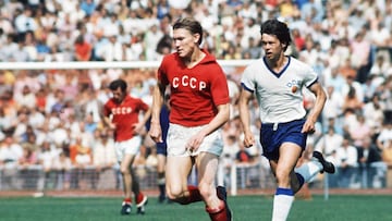 Imagen de archivo de Oleg Blokhin con la selecci車n de la URSS.