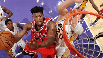 Jimmy Butler firm&oacute; una actuaci&oacute;n jordanesca ante los Lakers.