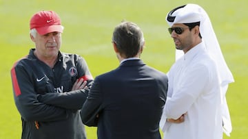 Carlo Ancelotti habla con el presidente Nasser al-Khelaifi en 2012