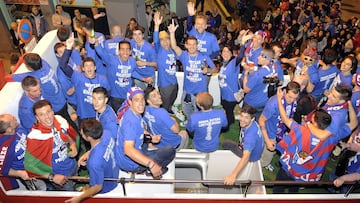 Celebración armera tras el ascenso hace ocho años