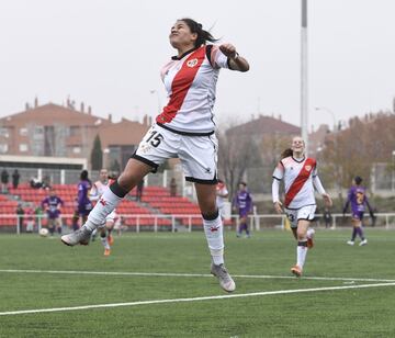 Un papel determinante es tambi¨¦n el que tiene Oriana Altuve en el Rayo Vallecano. La atacante venezolana lleva el gran peso goleador del equipo franjirrojo, con 13 de los 24 tantos que se han anotado en Liga. Es una estrella para la hinchada rayista, que ha sufrido su ausencia cuando no ha podido jugar por problemas f¨ªsicos.
