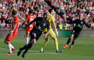 El jugador argentina celebra su gol al Almer¨ªa, su cuarto en esta edici¨®n de LaLiga.