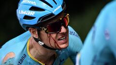 Danish rider Jakob Fuglsang rides as he bleeds after a fall in the first stage of the 106th edition of the Tour de France cycling race between Brussels and Brussels, Belgium, on July 6, 2019. (Photo by JEFF PACHOUD / POOL / AFP)