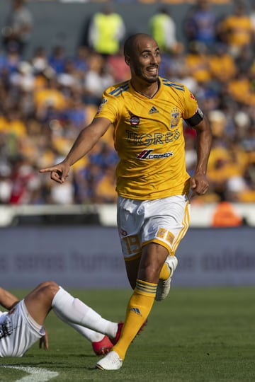 El mediocampo de Tigres tiene el equilibrio ideal gracias a Guido Pizarro. Regresó de Europa con mayor experiencia y lo demuestra en cada partido con los regios. Ante Pumas parece no tener un rival de su altura en dicha zona del campo, aunque el evitar los ataques de Mora, González y Alustiza será su principal tarea.