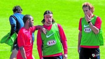 <b>TRABAJO. </b>Ujfalusi se entrenó con normalidad con el Atlético.