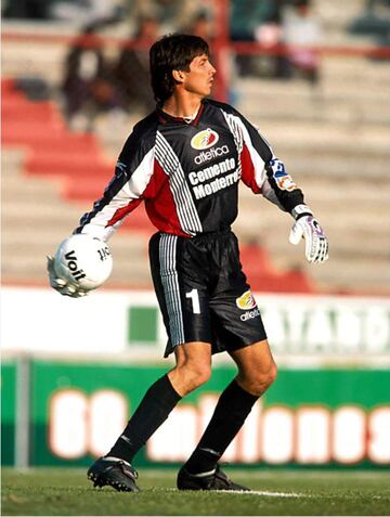 Jugó más de 100 partidos como guardián de la portería de Tigres. 