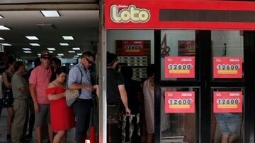 Santiago, 5 de febrero 2019
Capitalinos llegan hasta las agencias de juegos de azar, para apostar en el juego Loto que tiene un monto acumulado.
Javier Torres/Aton Chile