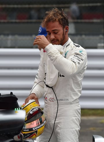 Lewis Hamilton tras conseguir la pole.