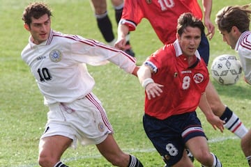  Mikhail Kavelashvili , durante un partido con la selección georgiana en la eurocopa del 2000.