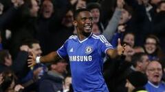 Etoo marca tres goles que hunden todavía más al United