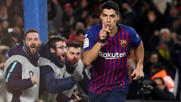 Luis Su&aacute;rez celebra su gol tras lograr el 5-1 del Barcelona ante el Sevilla en cuartos de final de Copa del Rey.