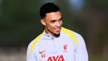 Anfield titubea: Alexander-Arnold OK; Tsimikas, KO