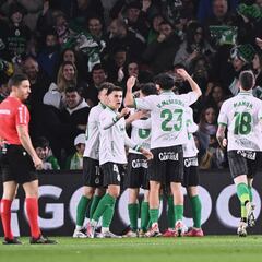 El Elche picó en el anzuelo de un Racing muy práctico