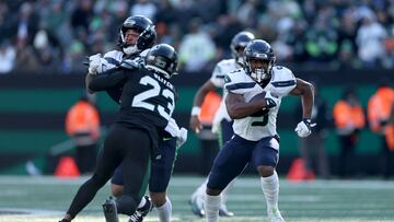 Kenneth Walker III returns for the Seahawks