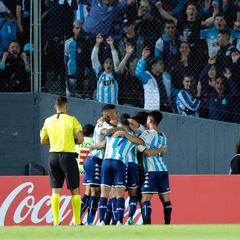 Racing ganó un partido increíble ante Aucas y es puntero en la Libertadores