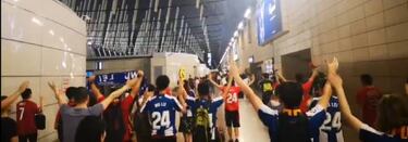 Decenas de fans despiden a Wu Lei en el aeropuerto de Shangh¨¢i