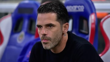 Fernando Gago head coach of Guadalajara during the 12th round match between Guadalajara and America as part of the Torneo Clausura 2024 Liga BBVA MX at Akron Stadium on March 16, 2024 in Guadalajara, Jalisco, Mexico.