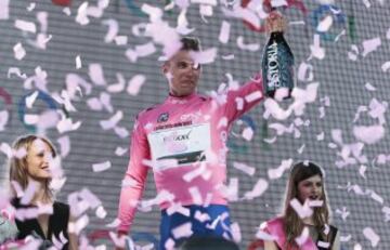 Marcel Kittel consigue la victoria y la maglia rosa.