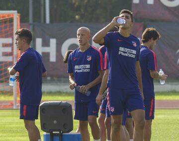 El Atleti entrena al calor y la humedad en Singapur