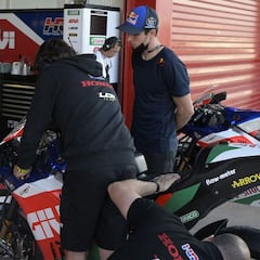 Sin Márquez, sin Rossi y casi sin motos