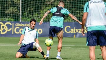 Iza Carcel&eacute;n durante el entrenamiento del C&aacute;diz.