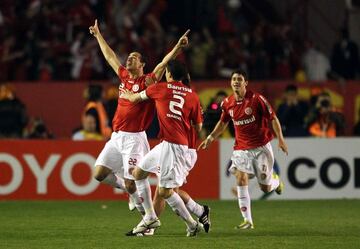 Rafael Sobis marcó el 1-1 al ‘62 y Damián puso al ‘76 el 2-1 que prácticamente sentenciaba al cuadro mexicano.
Giuliano, al ‘90 hizo el 3-1 que desató la fiesta en el Estadio Beira-Río.