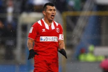 En 2011, Gary Medel deja Boca Juniors para dar el salto al fútbol europeo. El Sevilla de España sería la nueva casa del 'Pitbull'.