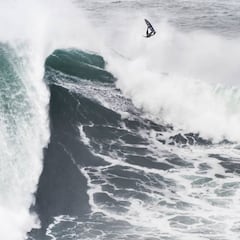 Así es "El día después" en el surf entre olas gigantes de Nazaré
