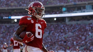 El receptor abierto de Alabama llega a un cuerpo de velocistas que sufrió múltiples lesiones en 2020 para terminar como el ataque aéreo número 28 de la NFL.